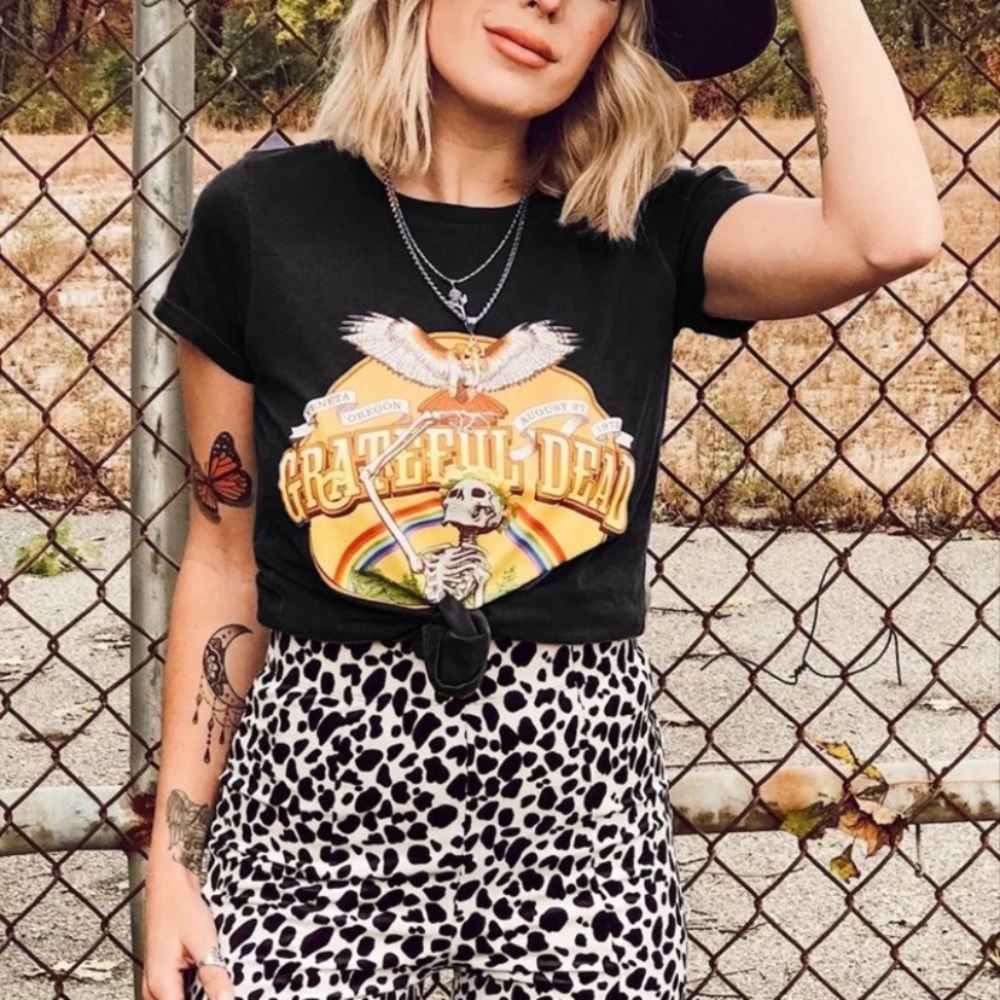 SOLD OUT Grateful Dead Skeleton Rock Band Graphic Tee - Picture 6 of 6